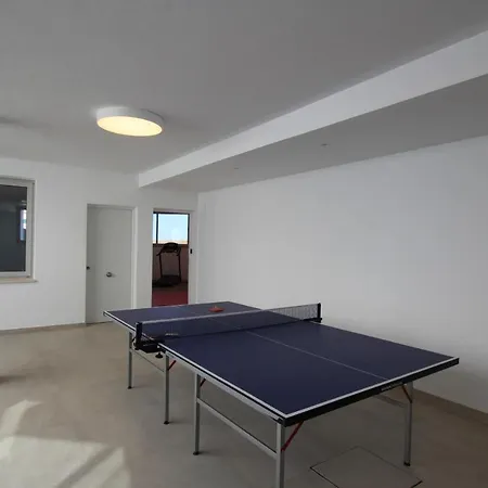 4 Bed Residential Palm Beach C5 Holiday home
