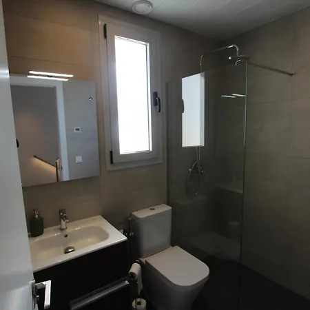 Holiday home 4 Bed Residential Palm Beach C5 *