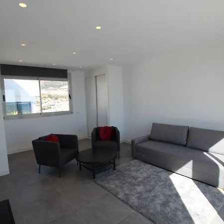 Holiday home 4 Bed Residential Palm Beach C5 *